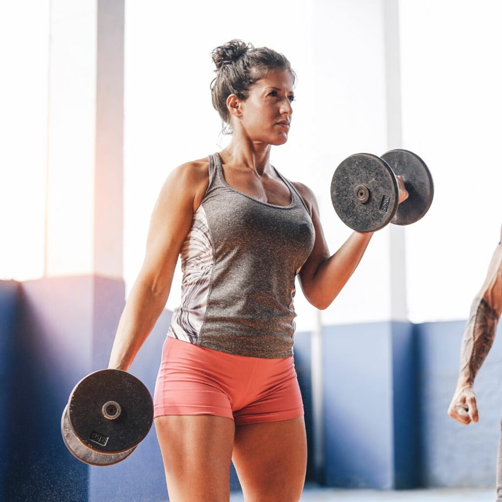 This fit older woman demonstrates that strength training to preserve muscle is a great way to preserve cognitive function.